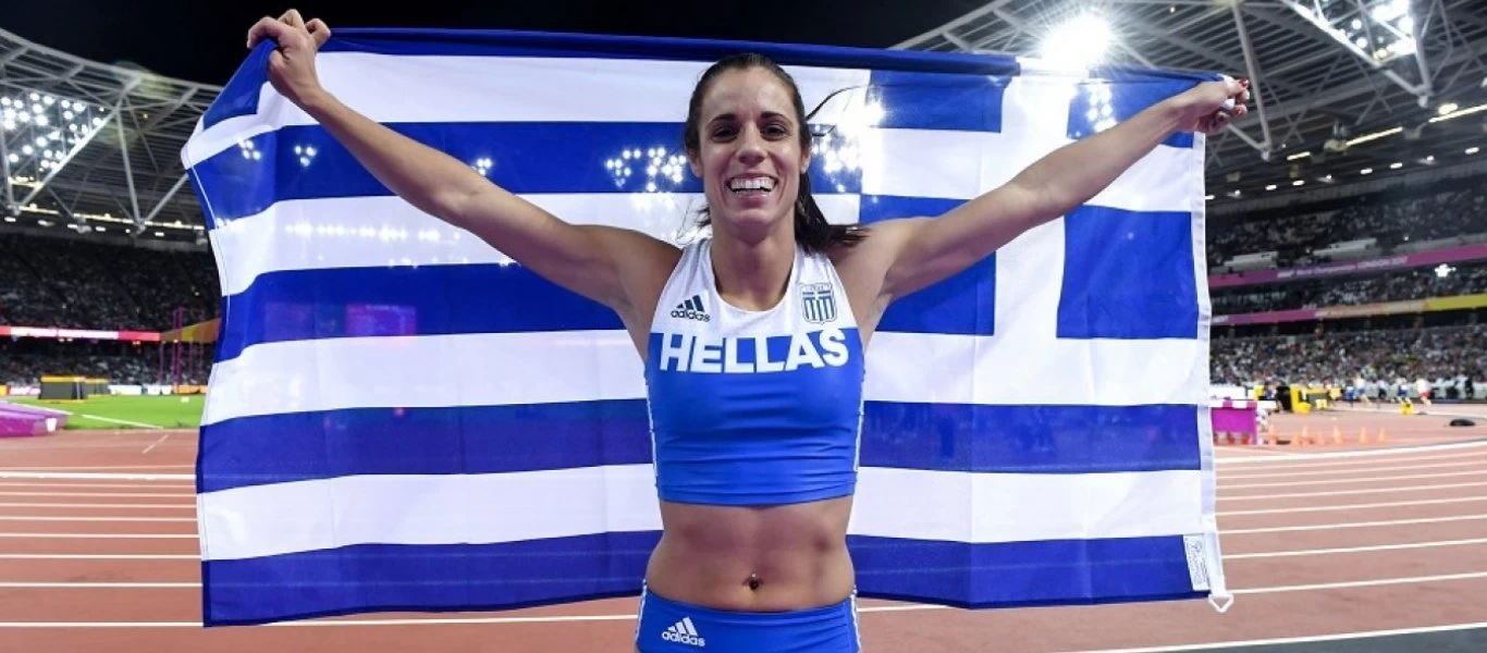 Η Κατερίνα Στεφανίδη προπονείται στο σπίτι και παράλληλα... καθαρίζει το πάτωμα (βίντεο)